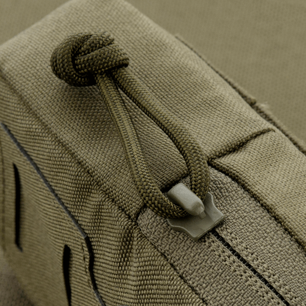 M-Tac PC Utility Pouch Elite vetoketjidetalji ja kestävät kiinnikkeet