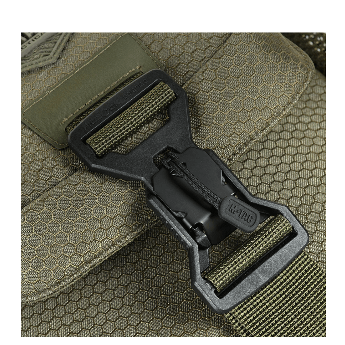 Yksityiskohta M-Tac Satellite Magnettaske Gen. II Elite Hexistä, vankka solki ja Cordura Hex -kangas.