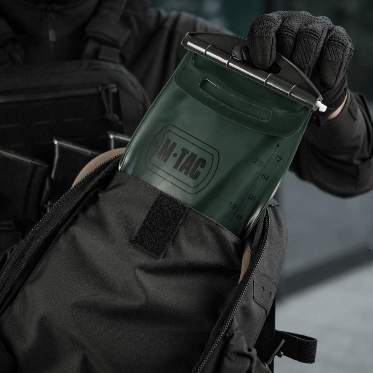 M-Tac STURM Elite -reppu taktiseen säilytykseen, näyttää Cordura-materiaalin ja toiminnalliset sivutaskut, sopii lyhytaikaisiin kenttäoloihin.