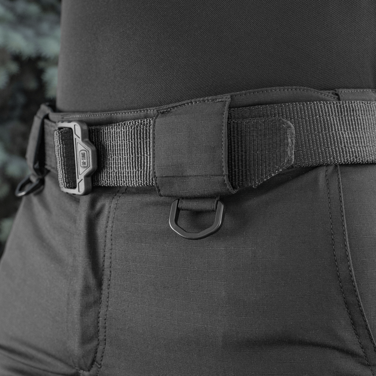 M-Tac Shorts Aggressor Short D-renkaiden yksityiskohdilla ja joustavalla vyötäröllä mukavuutta varten. Taktiset ominaisuudet kaupunki- ja ulkokäyttöön.