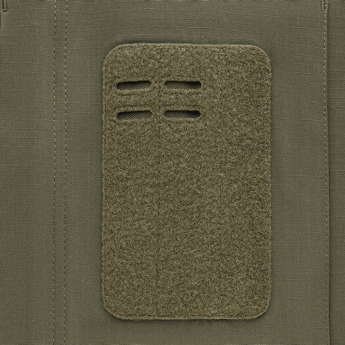Velcro-paneeli M-Tac Patrol Flex -takissa nimilapulle tai peltseille, lähikuva. Materiaali: Velcro ja YKK-fittingsit.