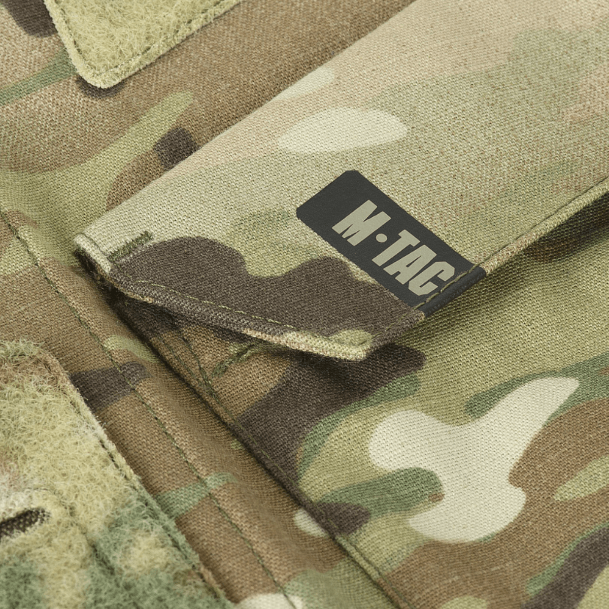 M-Tac Jakke Sturm NYCO Extreme Multicam, keskittyy kangasyksityiskohtiin ja kestävyyteen mukavassa sotilastakissa.