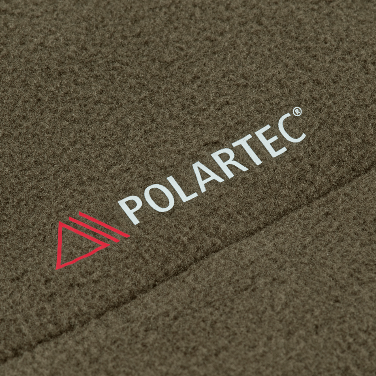 Lähikuva M-Tac Combat Fleece Polartec -takista Polartec®-kankaassa, korostaa lämmintä ja kestävää materiaalia.