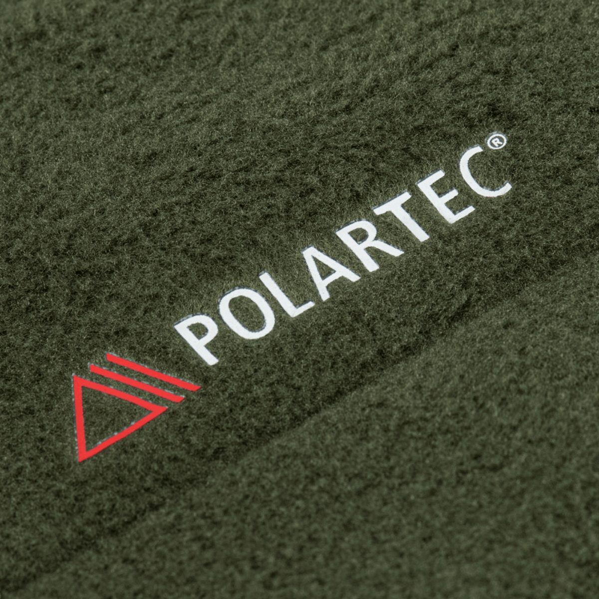 M-Tac Combat Fleece Polartec -takki Polartec-logolla oliivinvihreässä kankaassa. Soveltuu taktiseen ja arkipukeutumiseen. Polyesteri.