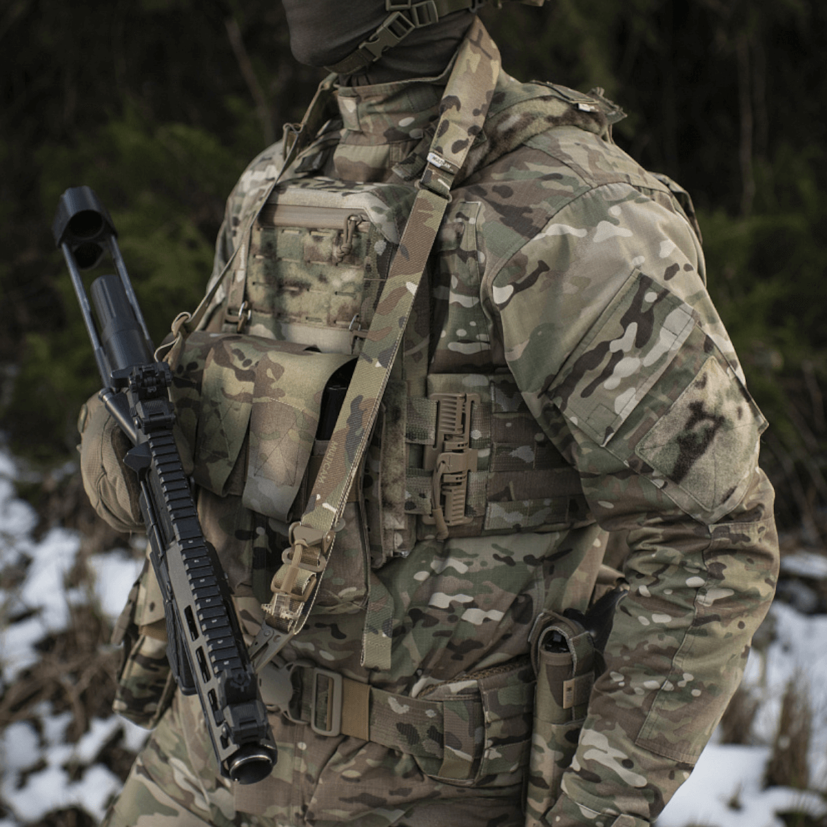 M-Tac Universal Våbenrem, multicam nylon, säädettävä pituus ja karabiinihaka, taktiiseen aseen käsittelyyn, galleria, positio 1