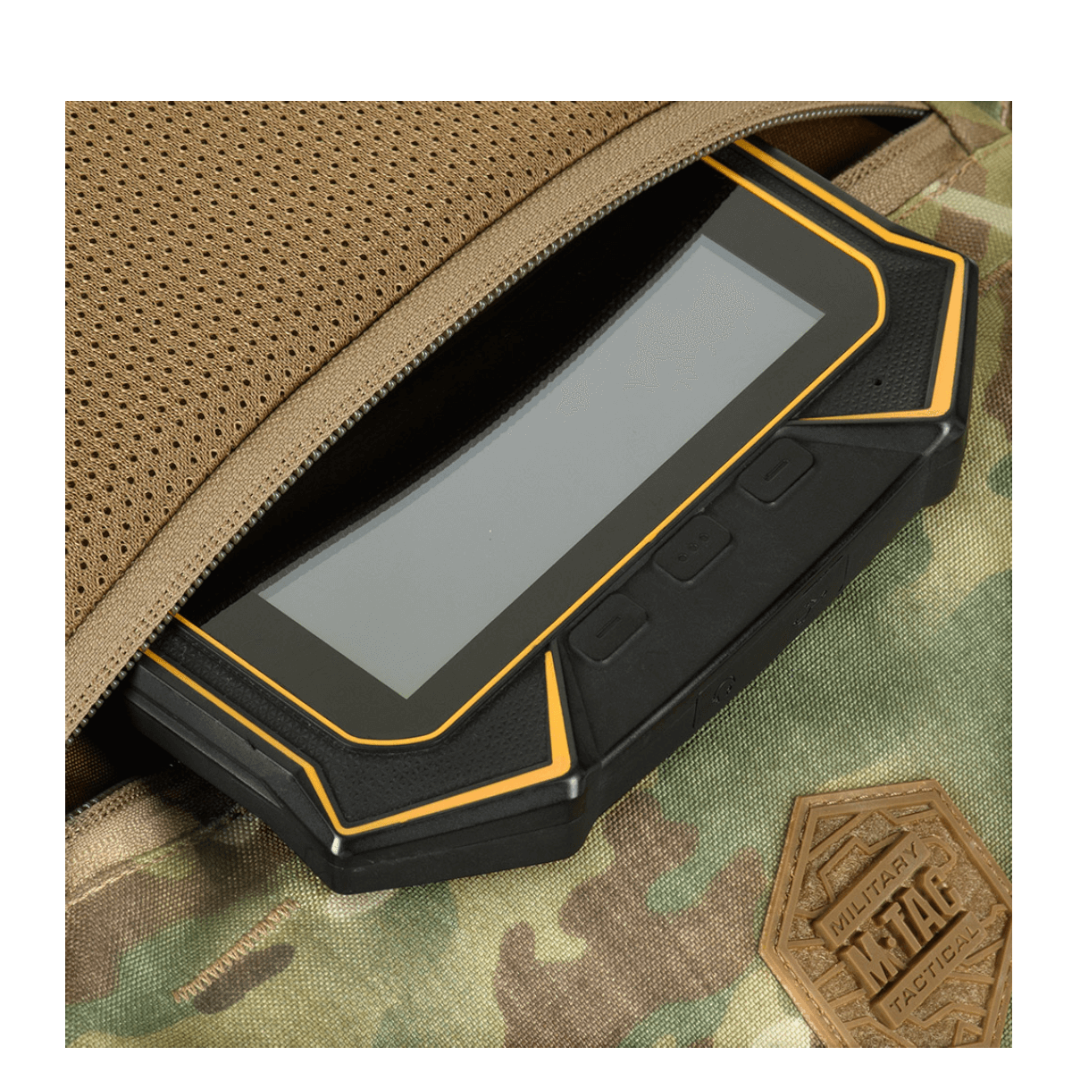 M-Tac Konvert Taske Elite tablet-designilla, valmistettu Cordura-materiaalista, näytetään avoin tila helppoa käyttöä varten.