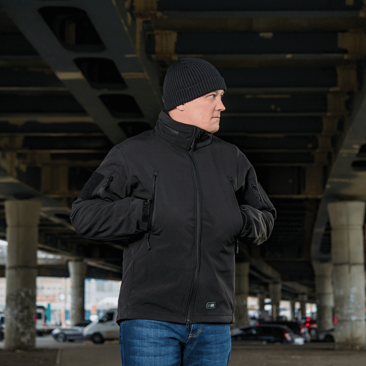 M-Tac Soft Shell Jakke med Liner lisää tyyliä ja suojaa huonoa säätä vastaan, sopii erilaisiin ulkoilma-aktiviteetteihin.