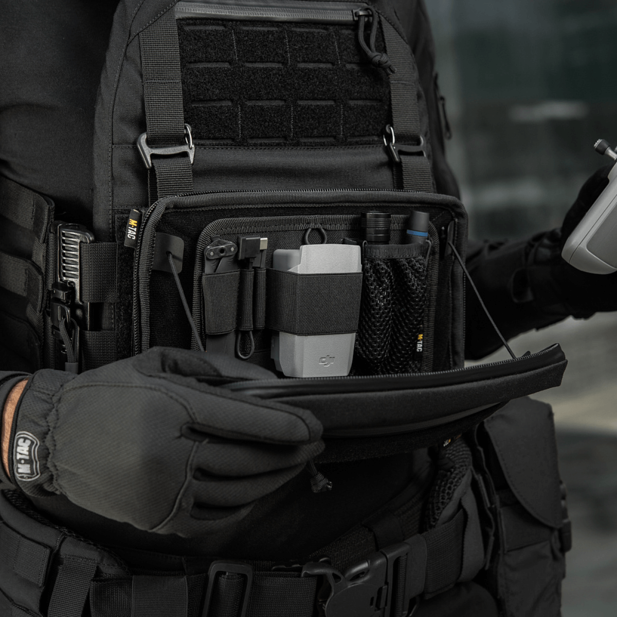 M-Tac Admin Pouch Large Elite Gen.II varusteiden säilytykseen, Cordura 500D:stä ja AquaGuard-vetoketjulla.
