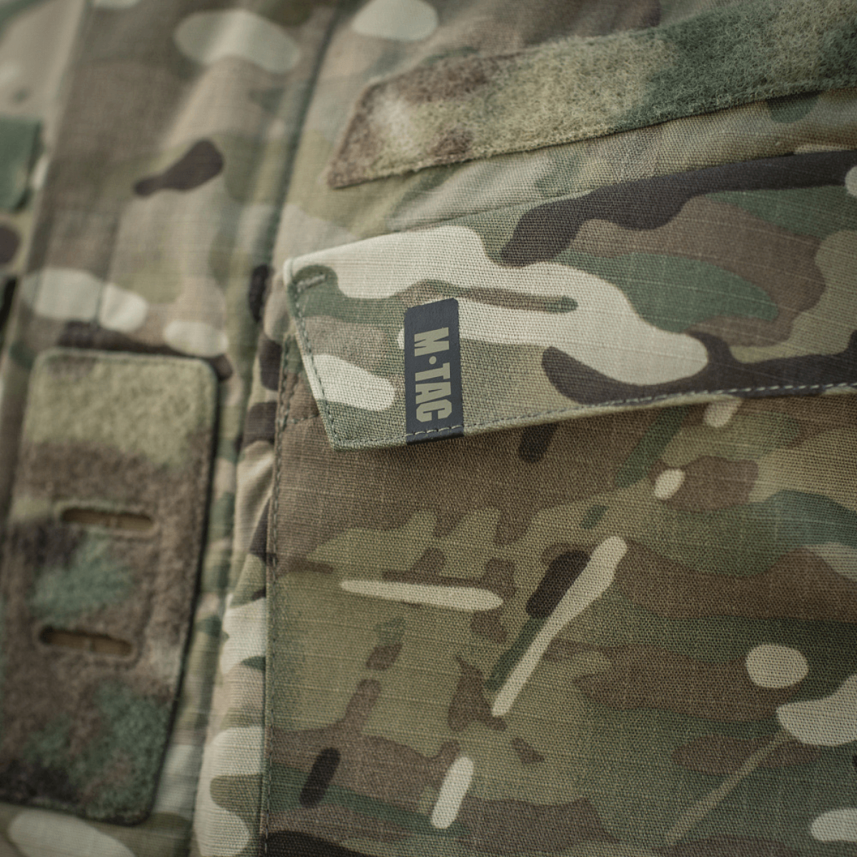M-Tac-takki Sturm Gen.II NYCO Extreme, kestävä Multicam-takki NIR-teknologialla ja taktisesti suunniteltu ulkokäyttöön.