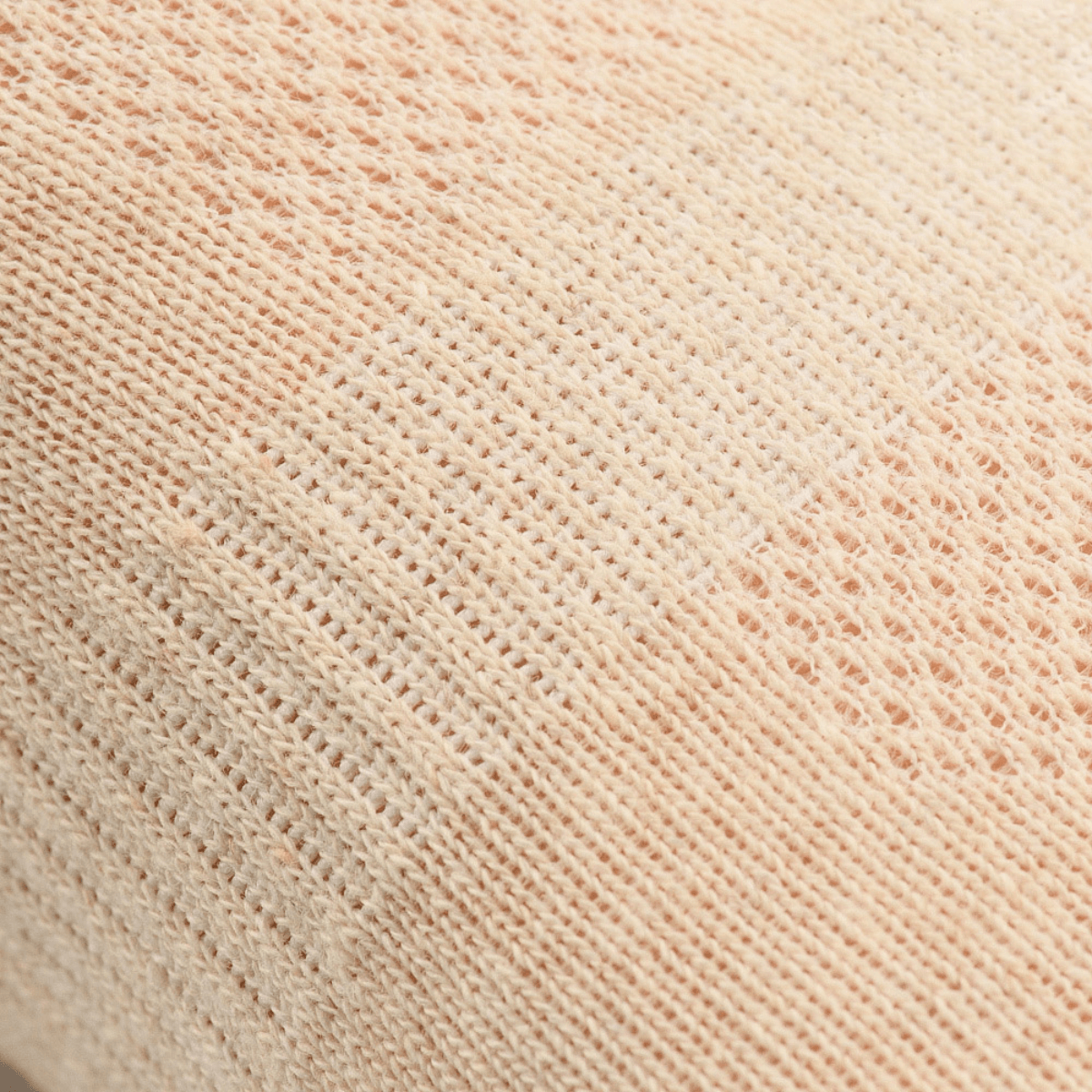 Lähikuva M-Tac Let kesäsukista hengittävässä materiaalissa juoksuun ja ulkoiluun kesäsäässä.