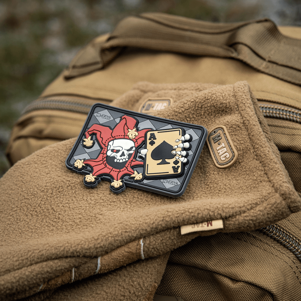 M-Tac Patch Joker Skull 3D PVC ässä kuoleman kortista, taktinen patch vaatteisiin tai reppuun, PVC-materiaali, 78 x 55 mm, Velcro-takana.