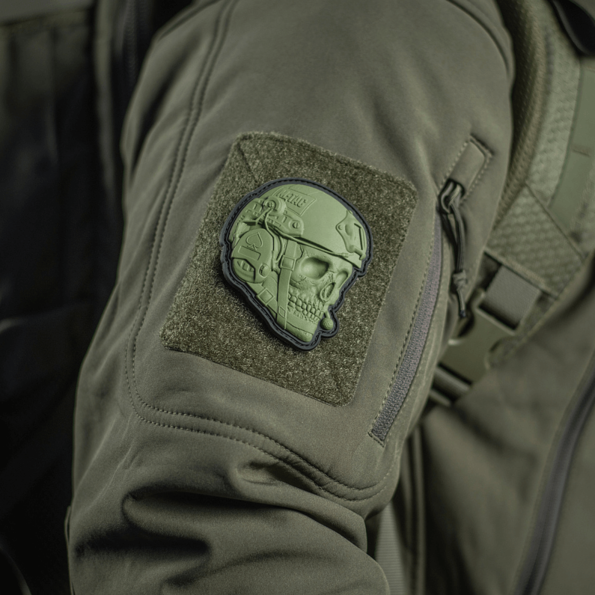 M-Tac Patch Operator 3D PVC taktisessa takissa, realistinen muotoilu, Velcro-kiinnitys, sopii vaatteisiin, reppuihin tai varusteisiin, koko 6x7 cm.