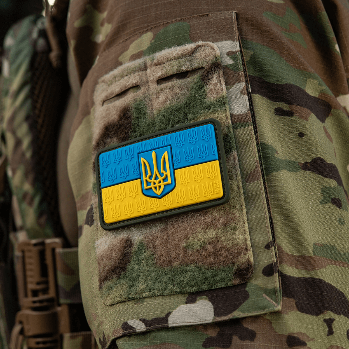 M-Tac Patch Ukraine Flag vaakuna maastotakissa, PVC-morale-patch 3D Tridentillä ja Ukrainan väreillä, Velcro-kiinnitys.