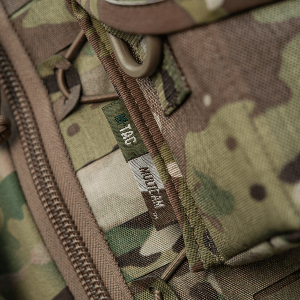 M-Tac-laukku PVS-14 Multicam-kuvioinnilla ja Fastex-soljella pimeänäkölaitteen turvalliseen säilytykseen.