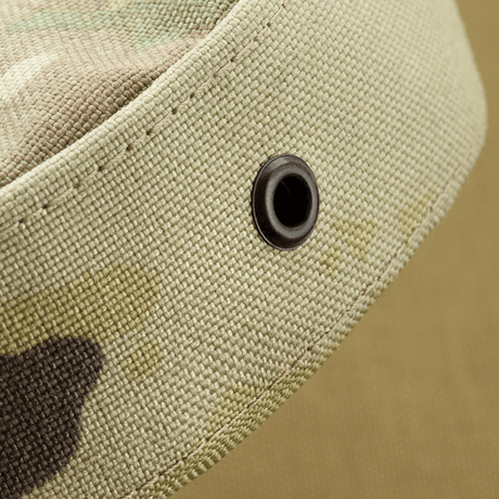 Lähikuva M-Tac taittolapion kotelosta Multicam – kestävä taktinen CORDURA 1000D -materiaalista.