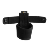 M-Tac Baton Pouch Elite robustista nylonista, suunniteltu patukoille, tarjoaa nopean pääsyn ja turvallisen säilytyksen, sopii poliisille ja turvallisuusalalle.