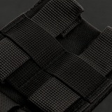 Lähikuva M-Tac Mag Drop Pouch Elite MOLLE-kiinnikkeistä turvalliseen lippaiden säilytykseen ja nopeaan tyhjennykseen.