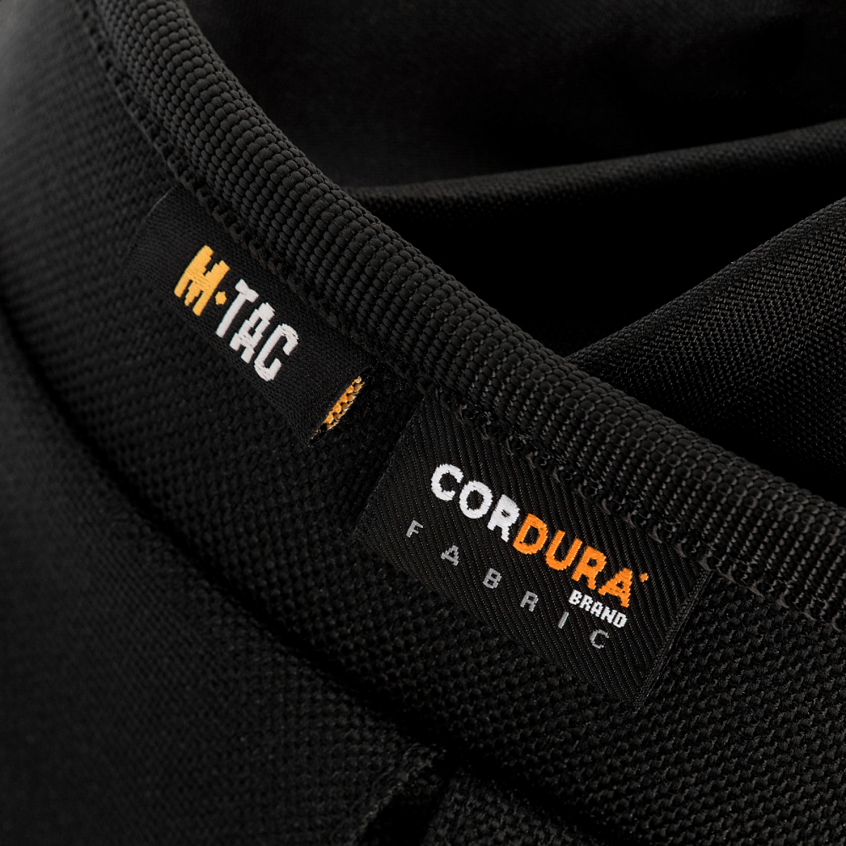 M-Tac Mag Drop Pouch Elite valmistettu kulutusta kestävästä CORDURA-kankaasta, MOLLE-kiinnikkeet nopeaan lippaiden vaihtoon.
