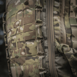 M-Tac Rygsæk Large Gen.III Elite kestävistä Cordura-materiaaleista, suunniteltu taktiseen käyttöön ja varusteiden kuljetukseen.