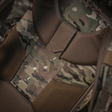 Yksityiskohta M-Tac Large Gen.IV Elite -repusta kulutusta kestävästä Cordura-materiaalista, ergonominen muotoilu, maastokuvio.