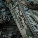 Yksityiskohta M-Tac Gun Backpack Case 125 cm Gen.II Elite:stä camokankaassa, korostaa Cordura-materiaalia ja vetoketjua