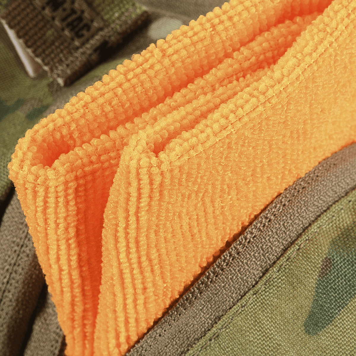 M-Tac Toilettaske Elite Gen.II oranssi pyyhe, hygieniatarvikkeiden säilytykseen kompaktissa ja järjestetyssä laukussa.