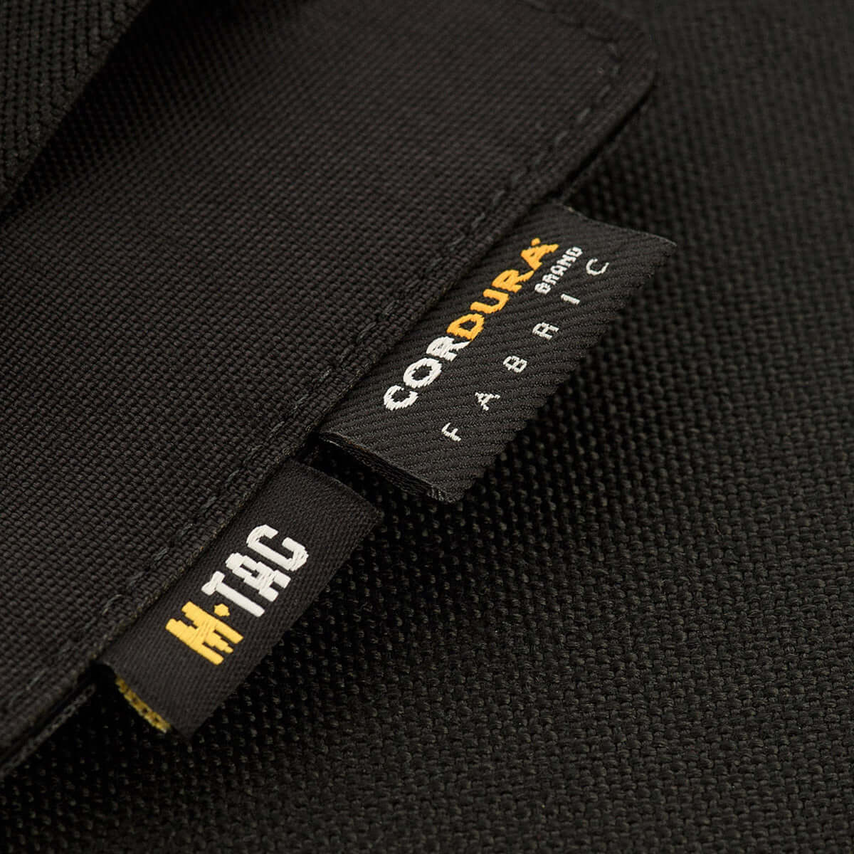 M-Tac Double Mag Pouch Hook Backed Magazine Cordura-merkkietiketillä, suunniteltu kuljettamaan kahta pistoolilippaa tai vastaavaa.