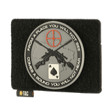 M-Tac Taktisk Morale Patch Display Board Hook and Loop Molle 120x85 patchilla ja symboleilla MOLLE-järjestelmiin.