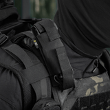 M-Tac Tourniquet Pouch Elastisk med MOLLE Gen.II kiinnitettynä taktiseen varustukseen. Elastinen säilytys C-A-T-tourniquetille Cordura-materiaalista.