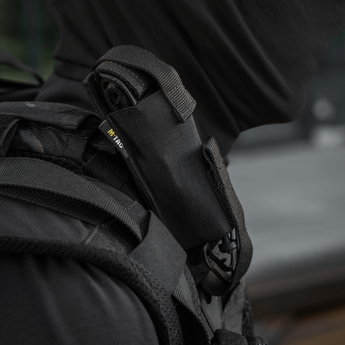 M-Tac Tourniquet Pouch Elastisk med MOLLE Gen.II kiinnitetty reppuun nopeaan ja turvalliseen tourniquetin säilytykseen.