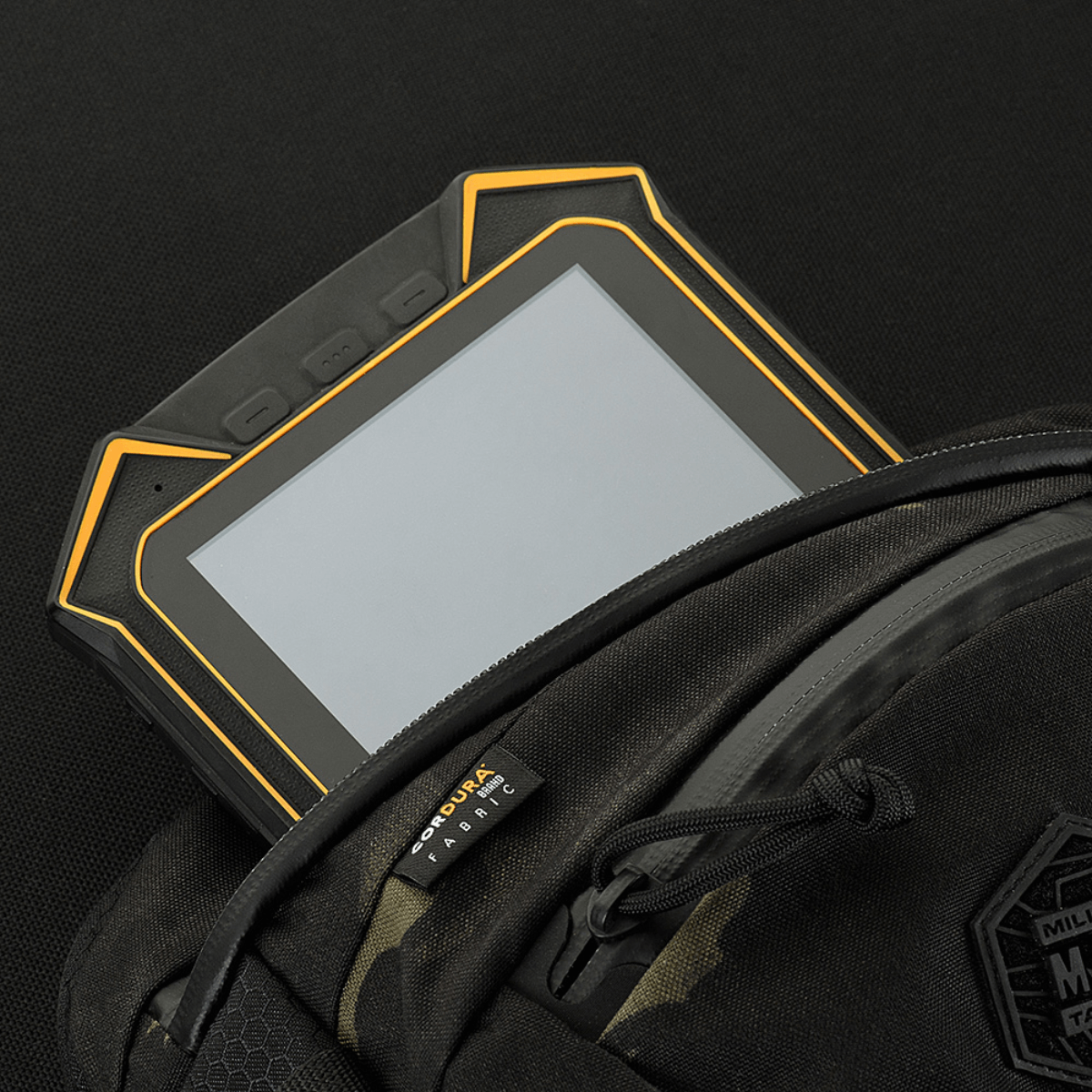 M-Tac Sphaera Hex Hardsling Taske Gen.II Elite tabletti takataskussa, Cordura-kangasta, toiminnallinen muotoilu arkeen ja turvallisuuteen.