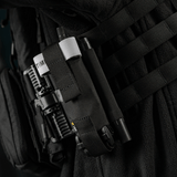 M-Tac Elastisk Tourniquet Pouch Molle Gen.III kiinnitetty liiviin leveällä kuminauhalla ja nopealla pääsyllä, materiaali Cordura Squadron.