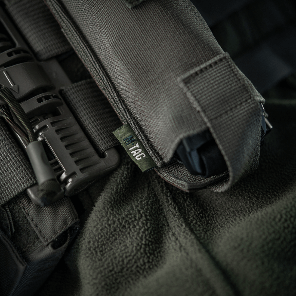 M-Tac Elastinen Tourniquet Pouch Molle Gen.III Cordura Squadron -materiaalista, 15x5 cm, kuminauhalla tourniquetille ja kynälle.