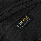 Lähikuva M-Tac Sphaera Hex Hardsling Taske Gen.II Elite Cordura-kankaasta ja hex-kuviosta, korostaa kestävää materiaalia.