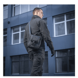 M-Tac Satellite Magnettaske Gen. II Elite Hex, musta Cordura Hex ja Cordura 10, NIJ-sertifiointi, galleria-asento 1 käyttötilanteessa.