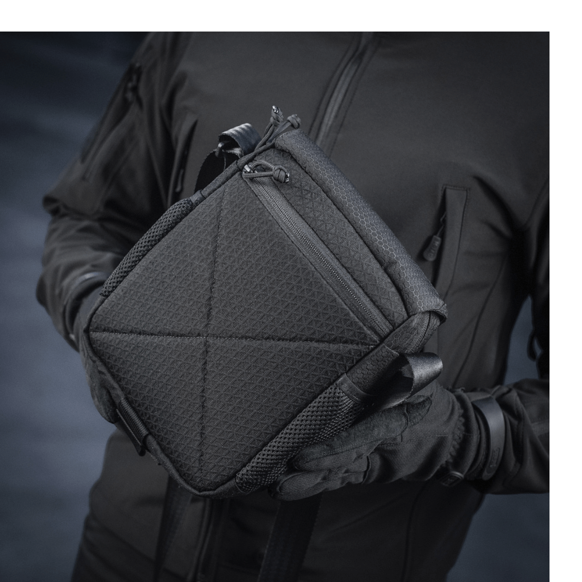 M-Tac Satellite Magnettaske Gen. II Elite Hex, musta Cordura Hex, NIJ-sertifiointi, esitetty galleria-asento 1.