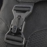 Lähikuva M-Tac Magnet XL Taske Elite Hexistä, FidLock-lukitusjärjestelmä ja Velcro-paneeli.