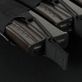 M-Tac Elastinen Triple Magazine Pouch Elite pitää AK/AR-lippaat turvallisesti Cordura 500D-materiaalilla ja MOLLE-kiinnityksellä.