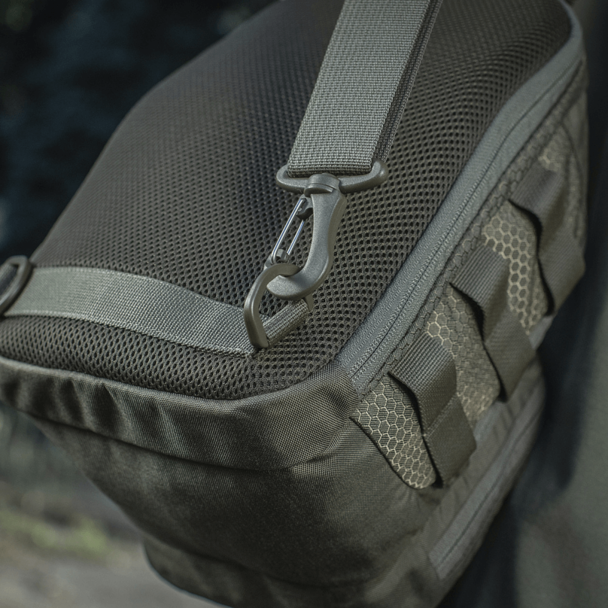 M‑Tac Cross Bag Elite Hex Cordura 500 -materiaalista MIL-SPEC-hihnoin.