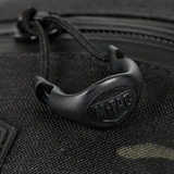 M‑Tac Cross Bag Elite Hex lähellä vetoketjua ja yksityiskohtia, valmistettu Cordura 500 -materiaalista, sopii päivittäiseen käyttöön ja taktiikkaan.