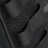 Lähikuva M‑Tac Cross Bag Elite Hexistä, Cordura 500 -materiaali hex-kuviolla ja MIL-SPEC-hihnoilla, sopii päivittäiseen ja taktiseen käyttöön.