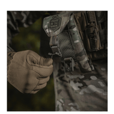 Kuva M-Tac Smartphone Lomme Elite Large Hex maastokuvioisena, valmistettu kulutusta kestävästä CORDURA HEX -materiaalista WJ-magneettisoljella.