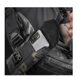 M-Tac Smartphone Lomme Elite Large Hex musta laukku magneettisoljella ja tilalla älypuhelimelle jopa 6,5 tuumaa Cordura-materiaalista.