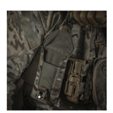 M-Tac Smartphone Lomme Elite Large Hex kiinnitetty taktiseen liiviin, robusti Cordura-materiaali, tyylikäs ja kulutusta kestävä säilytysratkaisu.