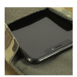 M-Tac Smartphone Lomme Elite Large Hex kestävästä Cordura-materiaalista magneettisoljella, suojaa älypuhelimia jopa 6,5 tuumaa.