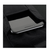 Älypuhelin M-Tac Smartphone Lomme Elite Large Hex -mustalaukun sisällä, valmistettu kestävästä CORDURA HEX -materiaalista, sopii 6,5 tuuman laitteelle.