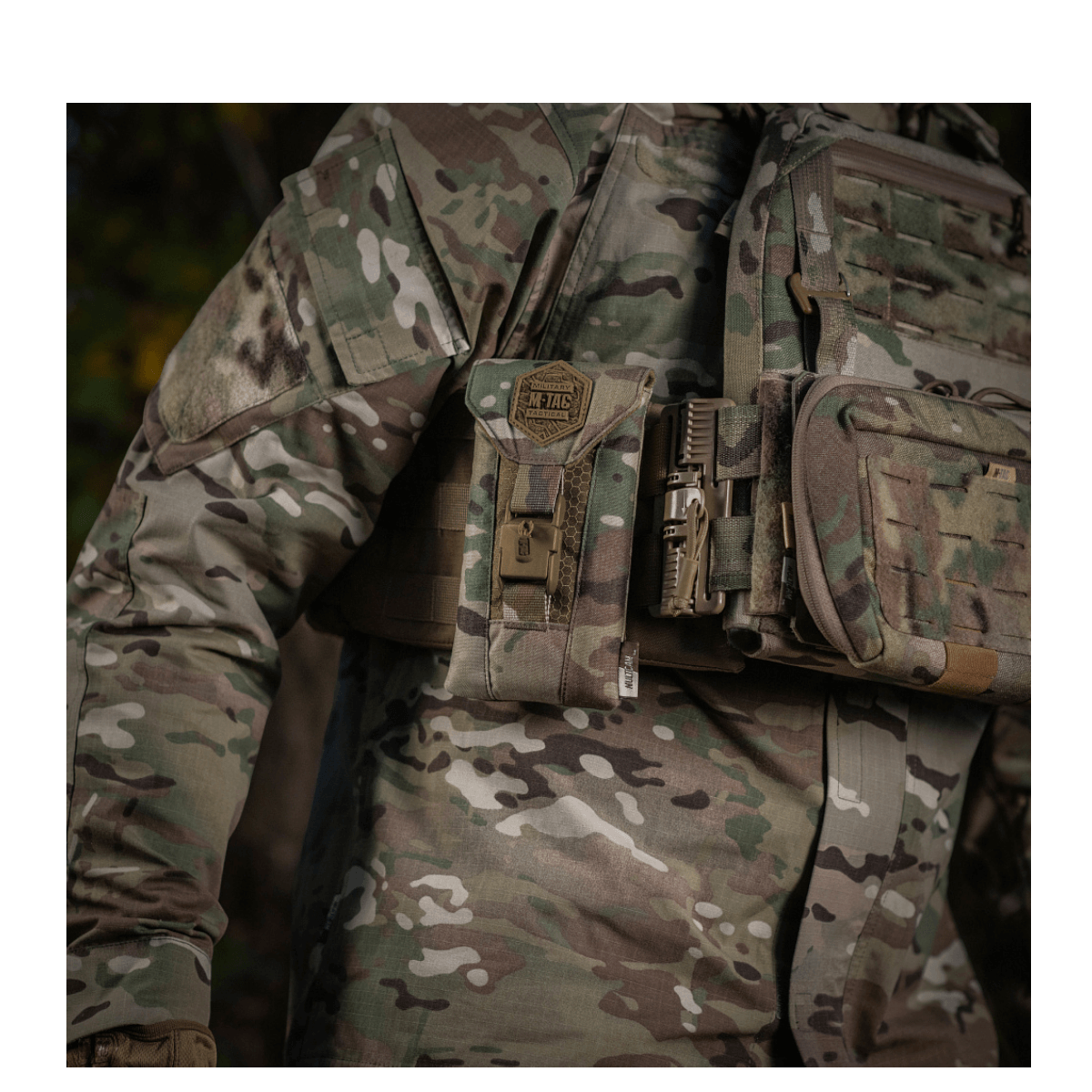 M-Tac Smartphone Lomme Elite Large Hex mustassa maastotyylissä, kestävä CORDURA HEX 1000D -materiaali WJ-magneettisoljella, sopii jopa 6,5 tuuman puhelimille.