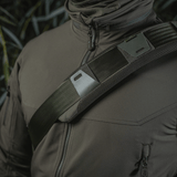 M‑Tac olkahihnan pehmike 50 mm Elite henkilön takin olkapäällä optimaaliseen mukavuuteen ja paineenlievitykseen, hengittävä 3D-mesh ja robusti Cordura-materiaali.