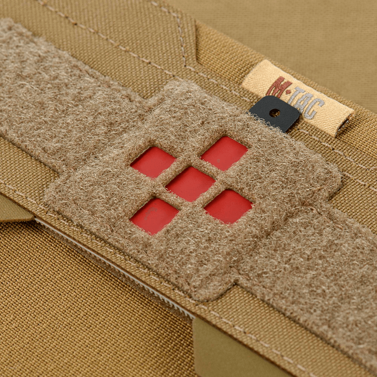 M‑Tac Horizontal Medical Pouch Elite Cordura 500D:llä, YKK AquaGuard -vetoketjulla ja sisäisellä IFAK-järjestäjällä.