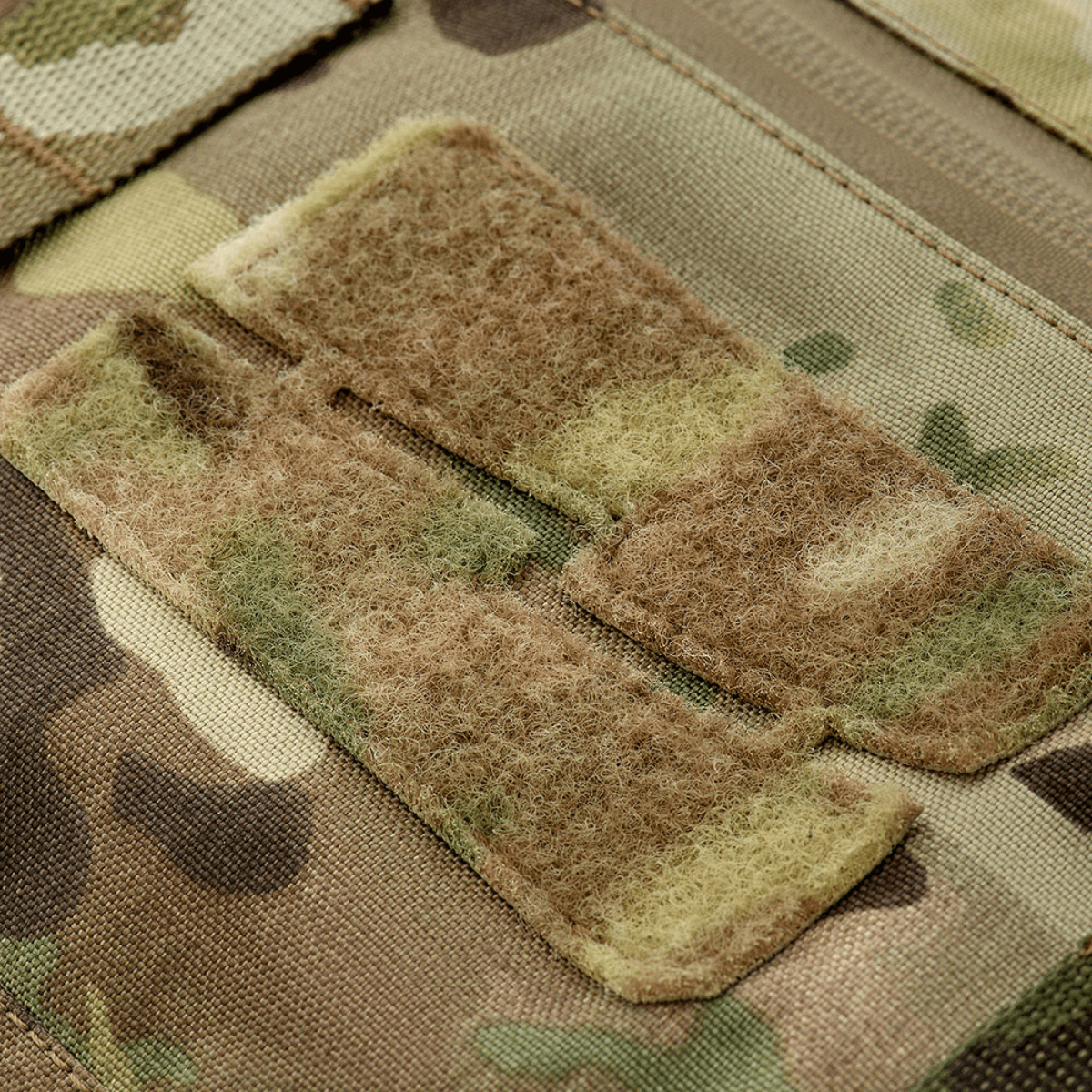 Lähikuva M-Tac taktinen käsilämmitin Elite kestävä Cordura 500D camokuvioinnilla kylmään säähän.